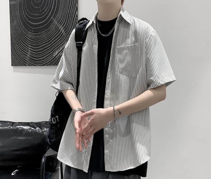 ストライプシャツ ゆったりシルエット縦縞シャツ