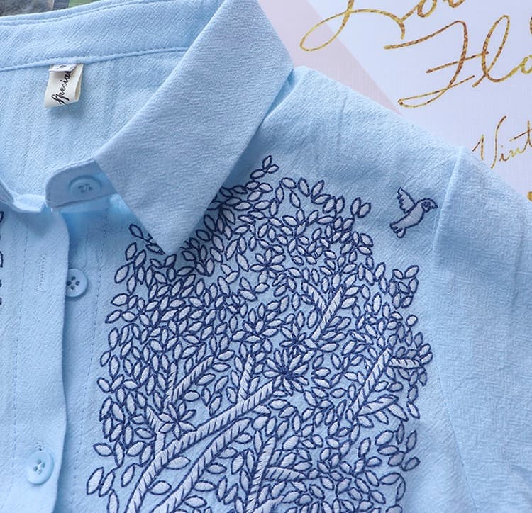 ストライプシャツ 木の刺繍入り長袖シャツ