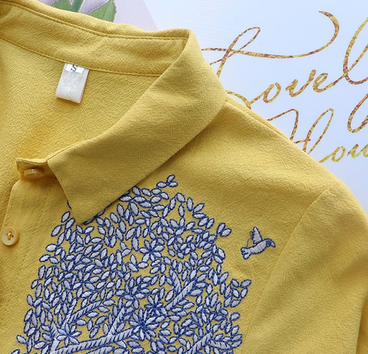 ストライプシャツ 木の刺繍入り長袖シャツ