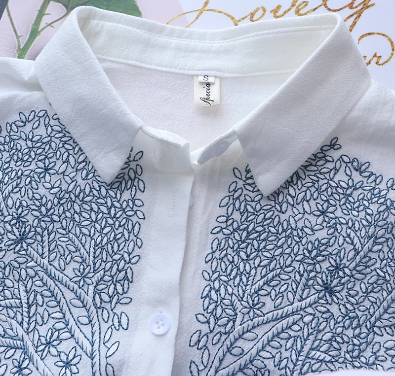 ストライプシャツ 木の刺繍入り長袖シャツ