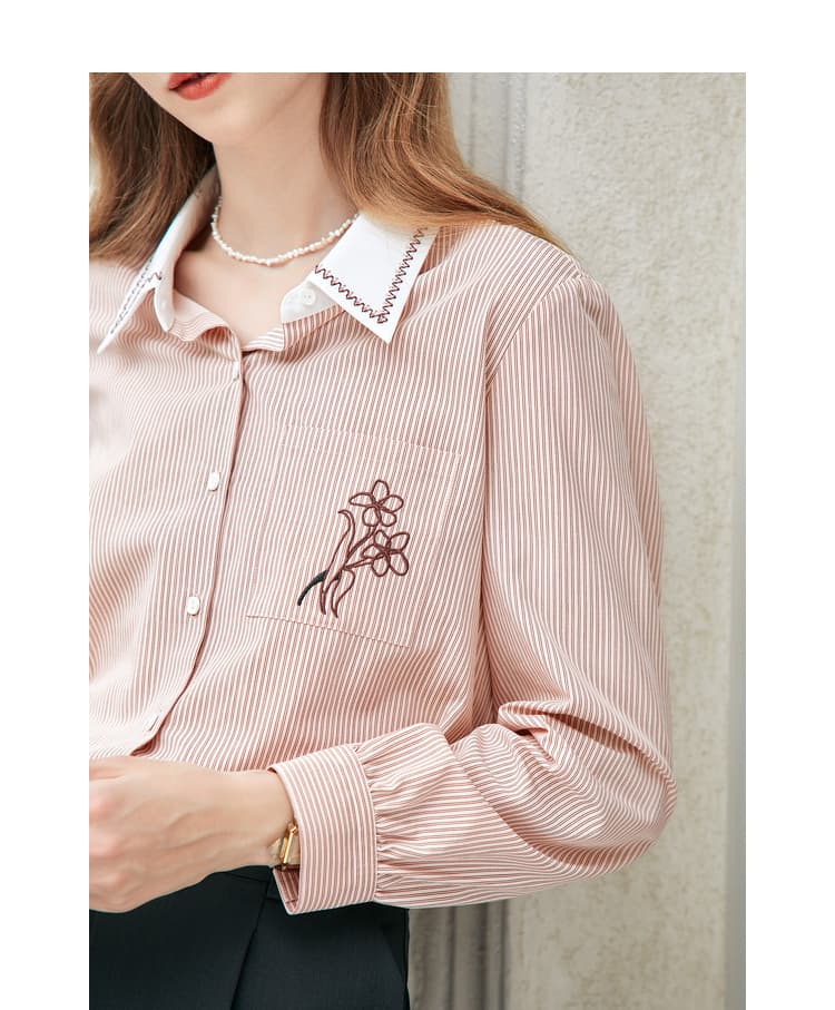 ストライプシャツ 花刺繍入り襟装飾ストライプシャツ