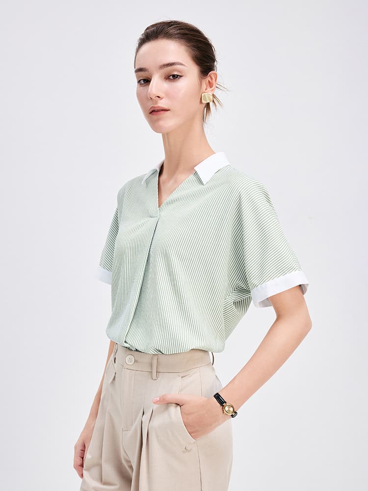 ストライプシャツ 清楚感漂う白襟半袖ストライプシャツ