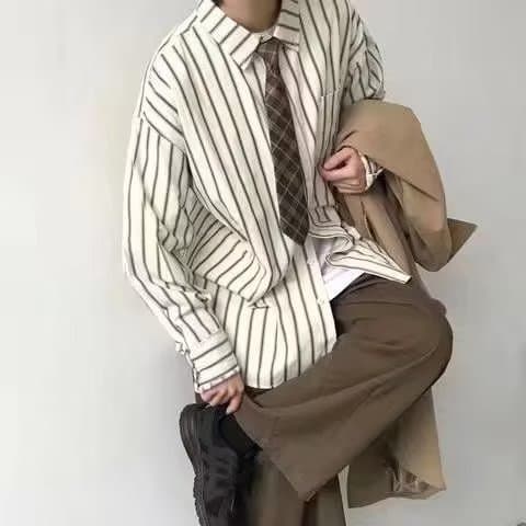 ストライプシャツ ゆったりシルエット縦線シャツ