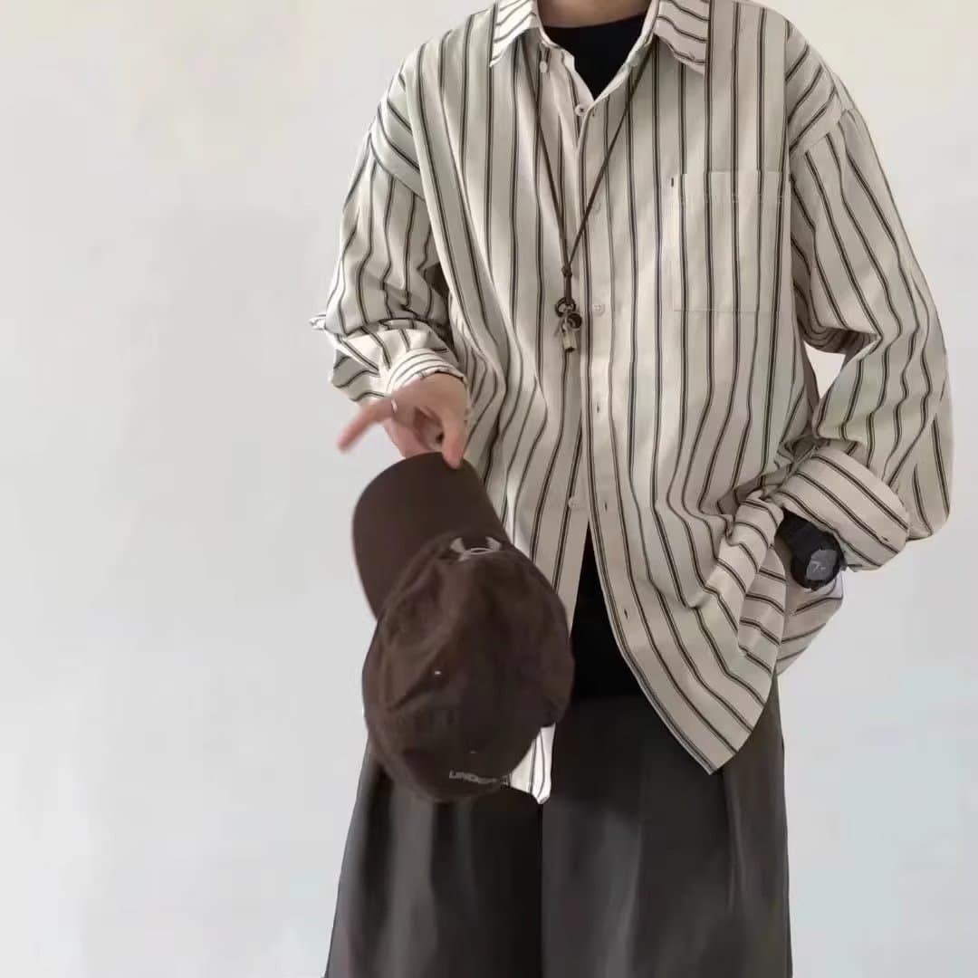 ストライプシャツ ゆったりシルエット縦線シャツ